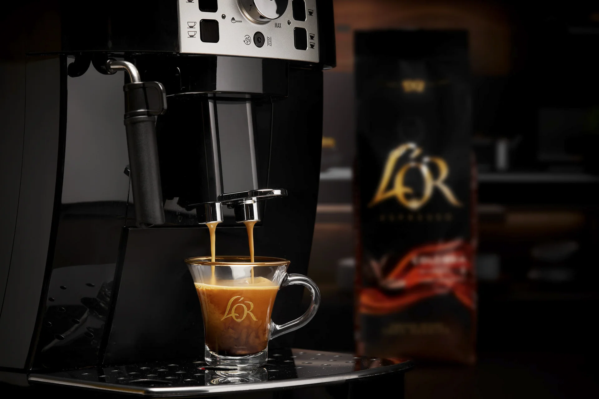 Fotografía bodegón publicitario para la gama de café en grano para cafeteras domesticas L'Or en localización.