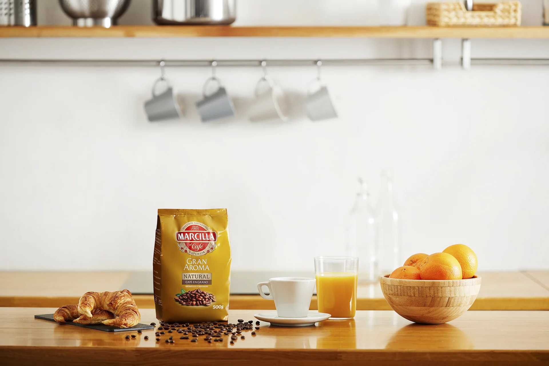 Bodegón de publicidad Marcilla para su gama de cafés en grano.